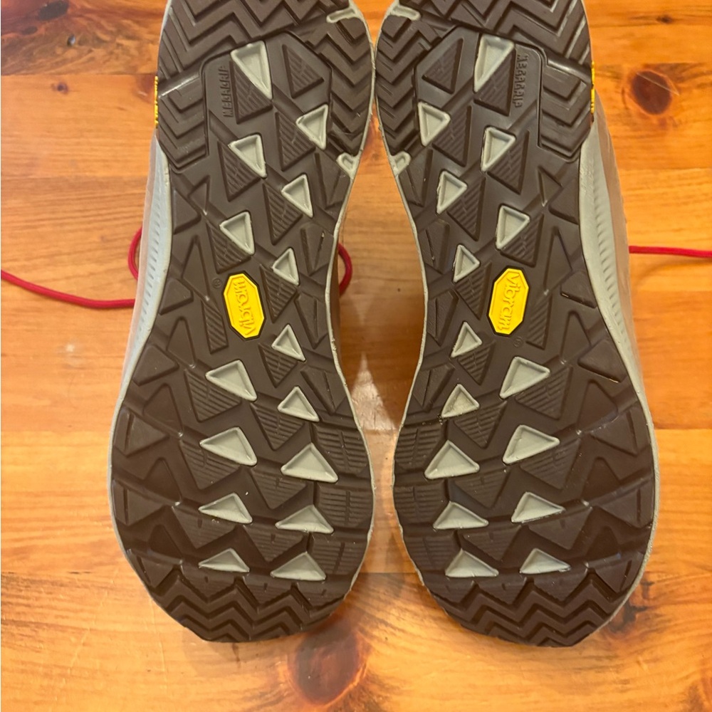 Merrell Brown Boots with Red Laces and Vibram Soles - Picture 4 of 6
